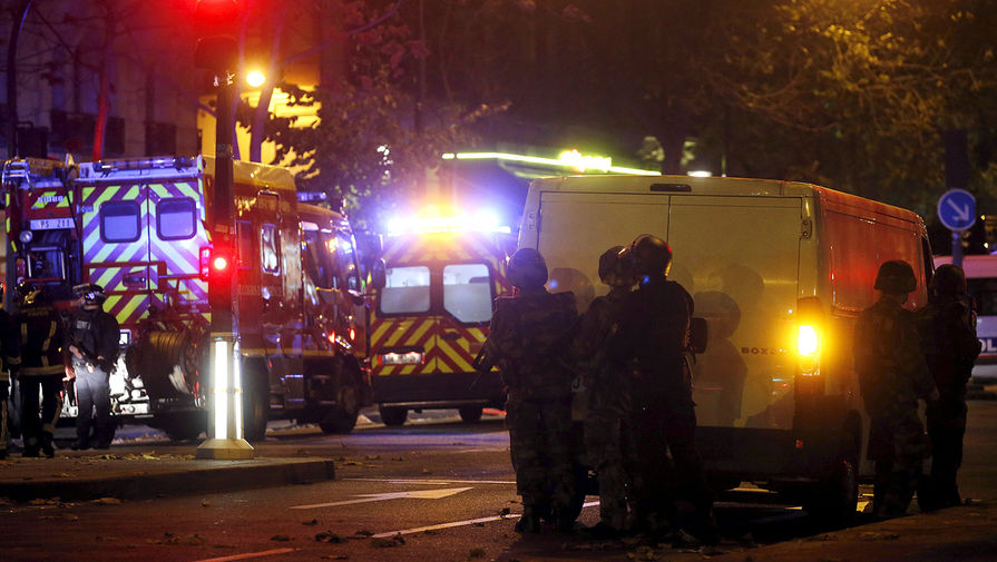 Ситуация около&nbsp;театра Bataclan, где взяты в&nbsp;заложники более 100&nbsp;человек