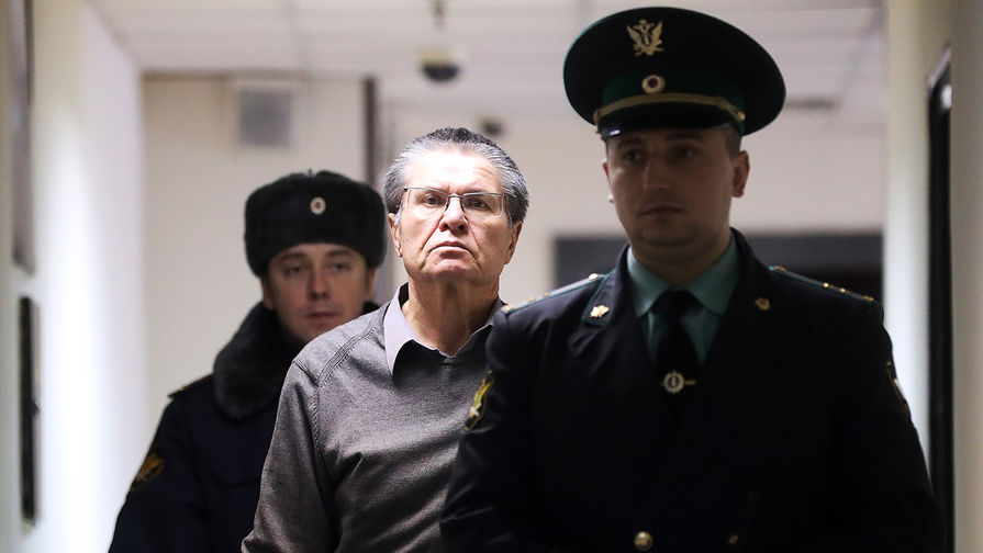 Бывший министр экономического развития России Алексей Улюкаев перед&nbsp;началом заседания Замоскворецкого суда Москвы, 7&nbsp;декабря 2017&nbsp;года