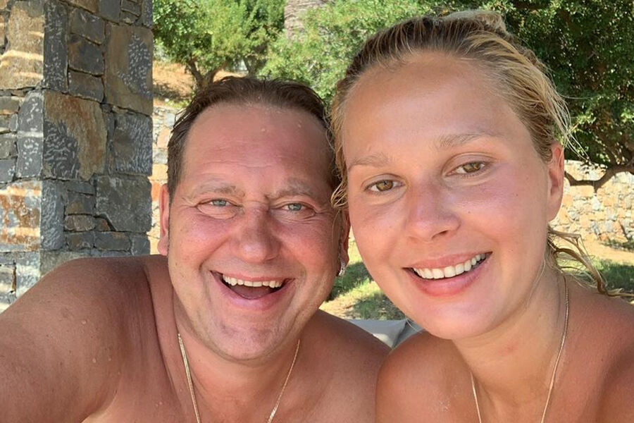 Актер и музыкант Александр Демидов с&nbsp;женой во время отдыха, август 2019&nbsp;года