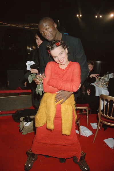 Певцы Бьорк и Сил на&nbsp;церемонии BRIT Awards в&nbsp;Лондоне, 1994&nbsp;год