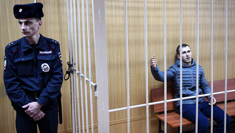 Подозреваемый в хулиганстве Ислам Муртазалиев в Тверском суде Москвы, 10 января 2017 года