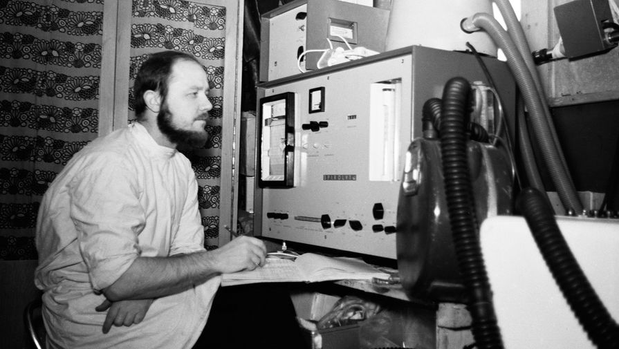 Юрий Сенкевич на&nbsp;полярной станции в&nbsp;Антарктиде, 1967&nbsp;год