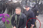 Александр Лукашенко выходит к оцеплению около Дворца независимости, 23 августа 2020 года