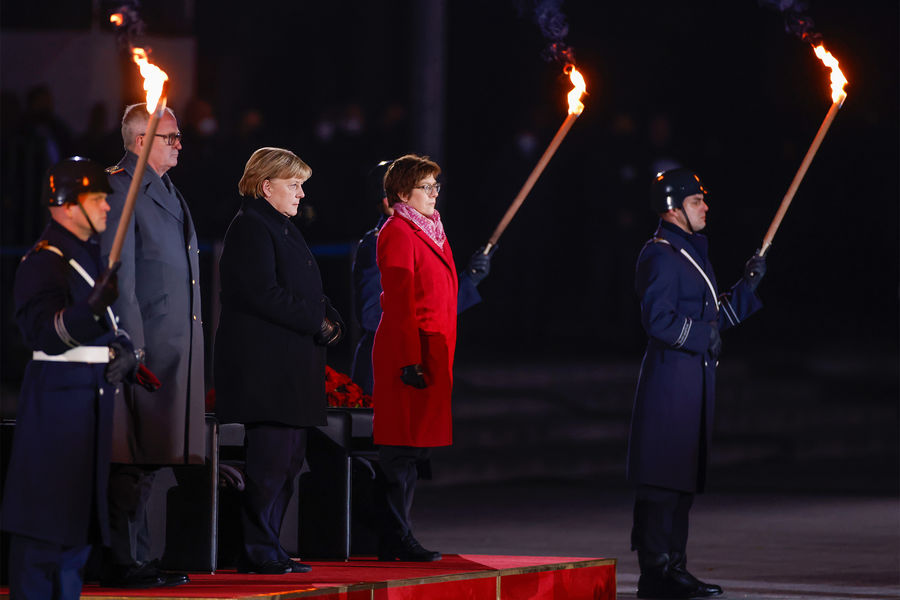 Торжественная церемония в&nbsp;Берлине в&nbsp;честь ухода Ангелы Меркель с&nbsp;поста канцлера, 2&nbsp;декабря 2021&nbsp;года