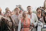<b>5-е место. «Холоп» (2019)</b>
<br><br>
Главный коммерческий и медийный успех российского кино последних лет: полностью оригинальная комедия стала самым кассовым фильмом в истории отечественной индустрии — и это на фоне сумасшедшей конкуренции Голливуда с этими их «марвелами». Сюжет о мажоре, «попадающем» в деревню 19-го века, настолько пришелся всем по душе, что права на ремейк выкупили турки, французы, испанцы, поляки, мексиканцы, индийцы, корейцы, японцы, а также представители Казахстана и Монголии.