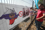 Участник акции протеста против продовольственной блокады Крыма