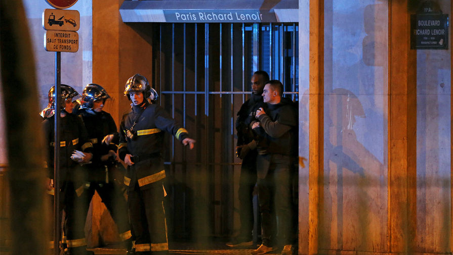 Ситуация около театра Bataclan, где взяты в заложники более 100 человек