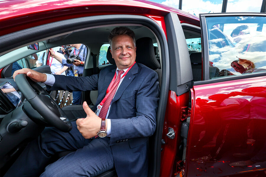 Максим Соколов, президент АО &laquo;Автоваз&raquo; за&nbsp;рулем Lada Iskra