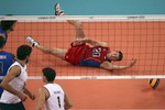 Алексей Обмочаев не дотянулся до мяча