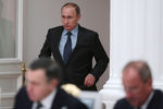 Президент России Владимир Путин во время совместного заседания Совета при президенте Российской Федерации по развитию физической культуры и спорта и организационного комитета «Россия-2018» по подготовке и проведению чемпионата мира. 8 декабря 2015 года.