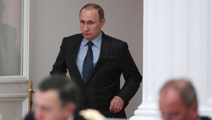 Президент России Владимир Путин во время совместного заседания Совета при&nbsp;президенте Российской Федерации по&nbsp;развитию физической культуры и спорта и организационного комитета &laquo;Россия-2018&raquo; по&nbsp;подготовке и проведению чемпионата мира. 8&nbsp;декабря 2015&nbsp;года.