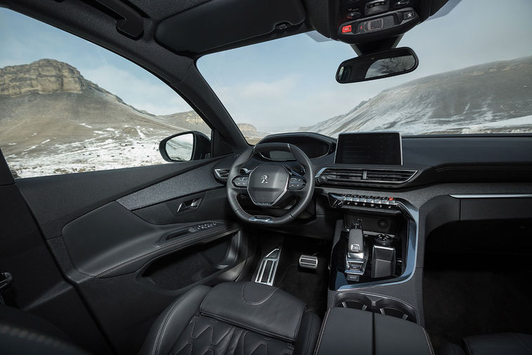 В&nbsp;Peugeot 5008 есть один USB-порт, три 12-вольтовые розетки и розетка на&nbsp;220 В&nbsp;