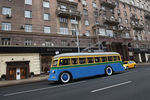 Троллейбус ЯТБ-1 в&nbsp;колонне ретротранспорта во время праздника московского троллейбуса
