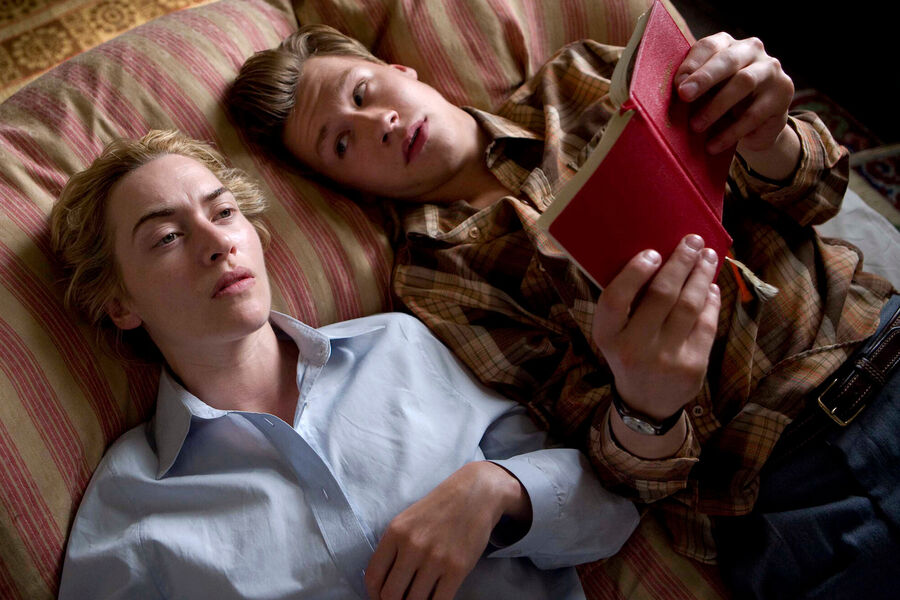 <b>&laquo;Чтец&raquo; (2008)</b>
<br><br>
2008&nbsp;год вообще выдался невероятно успешным для&nbsp;Уинслет: на&nbsp;&laquo;Золотом глобусе&raquo; она ранее не продвигалась дальше номинации, а тут получила сразу две награды &mdash; за&nbsp;&laquo;Дорогу перемен&raquo; и &laquo;Чтеца&raquo;, последний принес ей еще и приз на&nbsp;&laquo;Оскаре&raquo;.