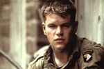 <b>«Спасение рядового Райана» (1998)</b>
<br><br>
На съемках «Умницы Уилла Хантинга» на Деймона обратил внимание Стивен Спилберг — и еще до премьеры драмы актер получил роль в оскароносном «Спасении рядового Райана».
<br><br>
Он сыграл там того самого рядового. Спилберг увидел в Деймоне, пока еще «талантливом молодом актере» без имени, «отличный пример среднего американца». Культовый режиссер попросту не мог знать, что очень скоро его рядового Райана будут окликивать на каждом углу.
