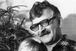 Аркадий Стругацкий с внуком Иваном, архивный снимок с официального сайта