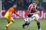 Амброзини выискивает развитие атаки