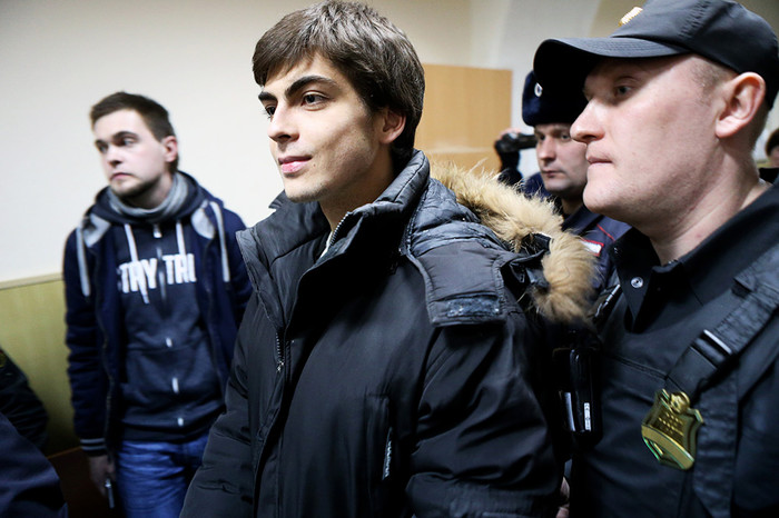 Иван Непомнящих в&nbsp;здании Басманного суда