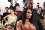Ким Кардашьян и Канье Уэст на балу Met Gala, 2019 год
