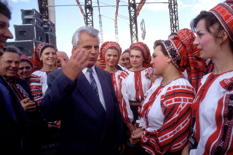 Леонид Кравчук во время церемонии, посвященной 50-летию вторжения немецких войск в&nbsp;Киев, 1991&nbsp;года