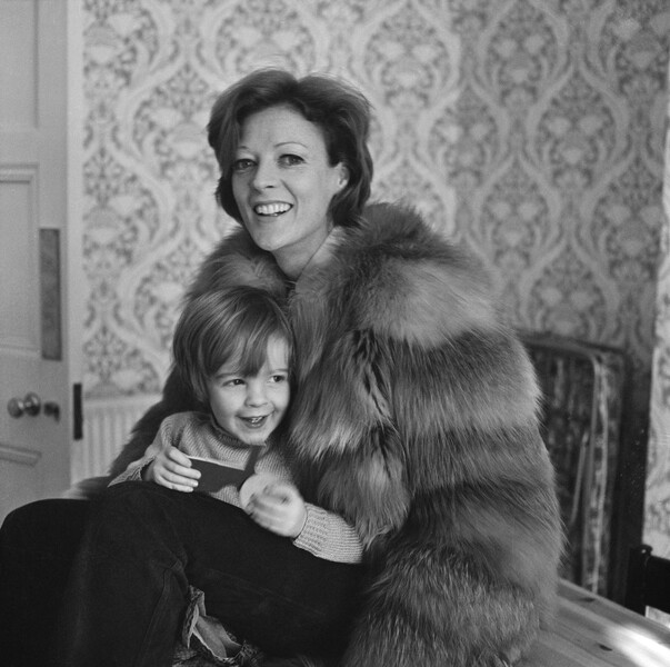 Мэгги Смит с&nbsp;сыном Крисом Ларкиным, 1970&nbsp;год