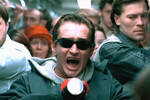 <b>4-место. «Ночной дозор» (2004)</b>
<br><br>
Блокбастер Тимура Бекмамбетова, разделивший историю российского кино на «до» и «после». Такой фантастики голливудского уровня у нас прежде не снимали — и неудивительно, что автор экранизации одноименного романа Сергея Лукьяненко вскоре отправился работать с Анджелиной Джоли, а звезда фильма Константин Хабенский узаконил себя в статусе одного из талантливейших актеров современности. Одним словом, сдавайся, ведьма, Ночной дозор.