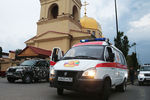 Сотрудники правоохранительных органов у церкви Архангела Михаила в центре Грозного, 19 мая 2018 года