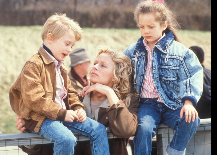 Маколей Калкин и Фэрра Фосетт в&nbsp;фильме «Увидимся утром» (1989)