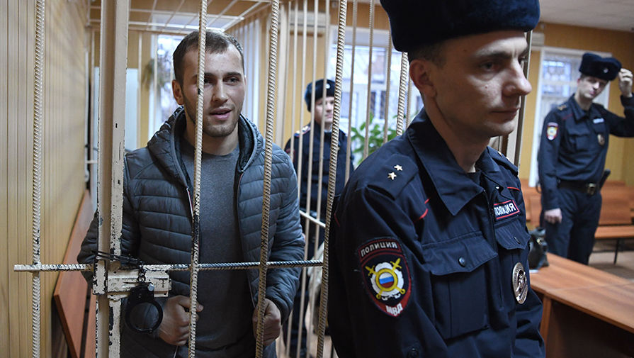 Подозреваемый в хулиганстве Ислам Муртазалиев в Тверском суде Москвы, 10 января 2017 года