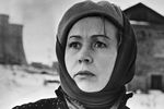 Кадр из художественного фильма режиссера Зигфрида Кюна «Они не пройдут». Актриса Инна Макарова в роли Софьи Якимовой, 1965 год