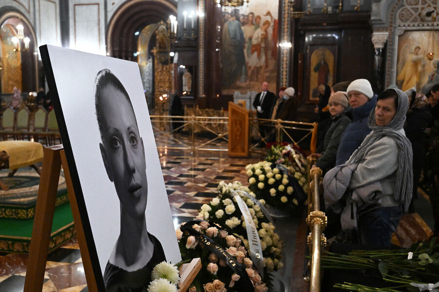 Люди на&nbsp;церемонии прощания с&nbsp;народной артисткой СССР Инной Чуриковой в&nbsp;храме Христа Спасителя, 17&nbsp;января 2023&nbsp;года