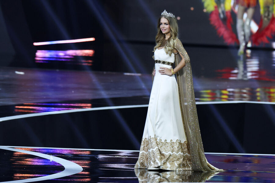 Анастасия Венза из&nbsp;России во время конкурса красоты «Мисс Вселенная — 2025, 19&nbsp;ноября 2025&nbsp;года
<br><br>
Россиянка не прошла в&nbsp;финал конкурса