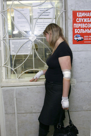 «Взрыв был мощный, но на&nbsp;некоторых видео заметно, как часть вещества летит по&nbsp;параболической траектории по&nbsp;направлению к&nbsp;Земле. А если вещество пережило взрыв, то оно уже должно долететь до&nbsp;поверхности Земли, &mdash; рассказал «Газете.Ru» астроном Тимур Крячко, открывший не один десяток астероидов.