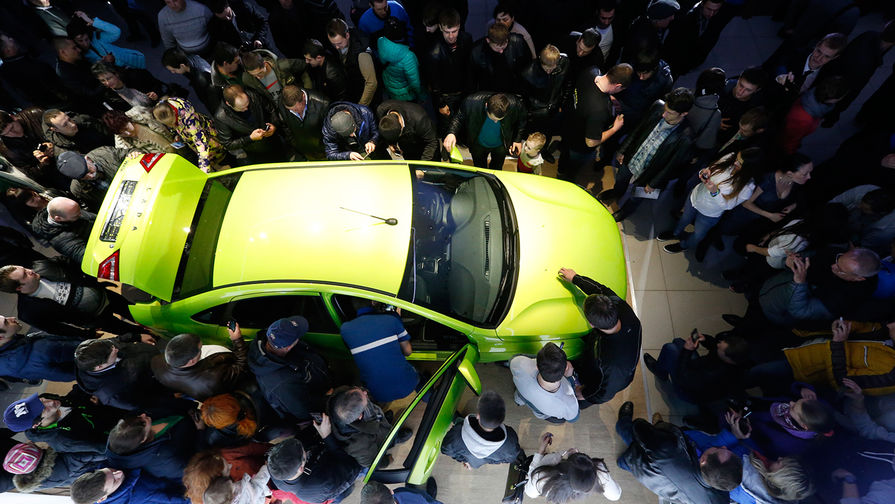  Церемония старта продаж нового отечественного седана Lada Vesta в&nbsp;автоцентре &laquo;Лада Кристалл&raquo; в&nbsp;городе Аксай Ростовской области