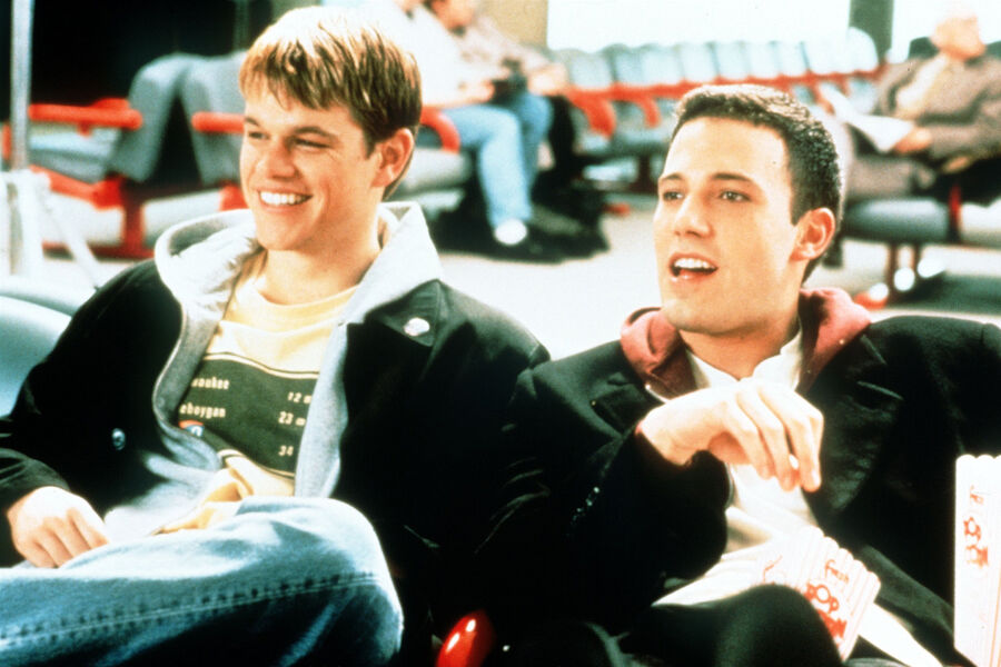 <b>«Догма» (1999)</b>
<br><br>
Режиссер картины Кевин Смит уже снимал Аффлека в&nbsp;фильме «Лоботрясы», а потом и его, и Деймона в&nbsp;картине «В погоне за&nbsp;Эми». Кстати, он же посоветовал продать сценарий «Умницы Уилла Хантинга» Miramax &mdash; друзьи-артисты даже хотели, чтобы Кевин выступил в&nbsp;проекте постановщиком, но Смит отказался, заявив, что им нужен хороший режиссер. А потом пригласил обоих в&nbsp;свою безумно смешную, нахальную и (несколько) оскорбляющую чувства верующих-католиков «Догму».
