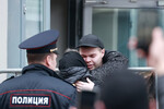 Проводы призывников у временного пункта мобилизации в Театре Романа Виктюка в Москве, 26 сентября 2022 года