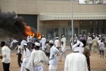 При попытке штурма американского представительства в суданской столице Хартуме погибли три участника столкновений.