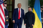 Президент США Дональд Трамп и президент Украины Владимир Зеленский во время встречи, 18 августа 2025 года