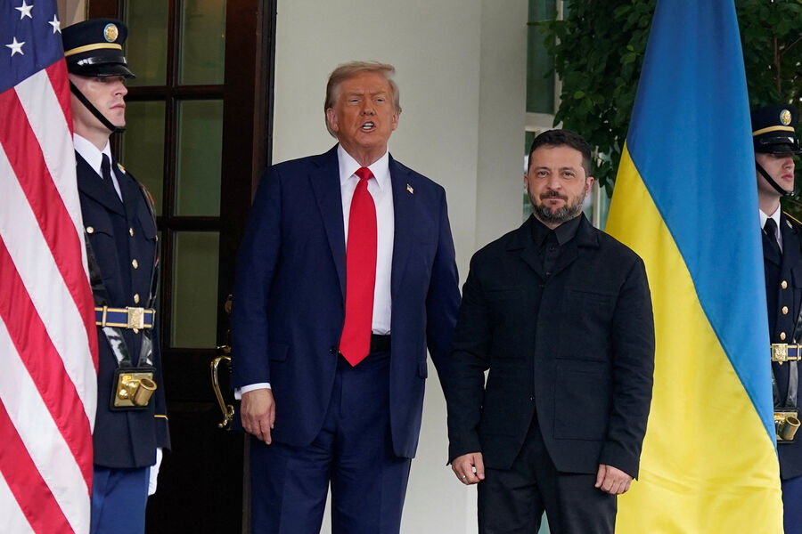 Президент США Дональд Трамп и президент Украины Владимир Зеленский во время встречи, 18&nbsp;августа 2025&nbsp;года