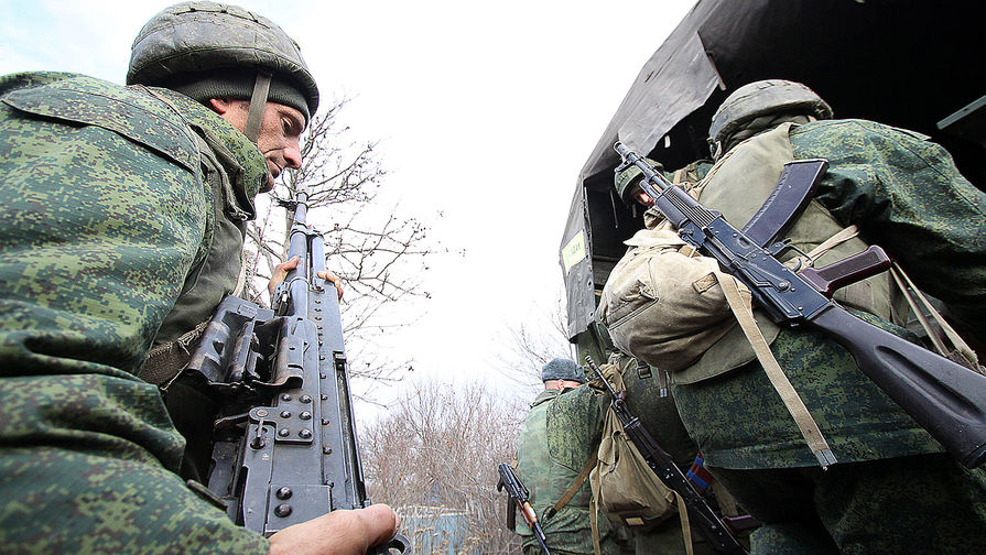 Военнослужащие Народной милиции ДНР покидают свои позиции у села Петровское