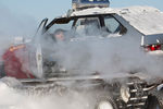 Автоэлектрик Андрей Романов за рулем собранного им на базе автомобиля ВАЗ-2109 гусеничного вездехода Т-2109