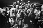 Катя Лычева в кругу актеров одного из бродвейских театров в Нью-Йорке, 1986 год
