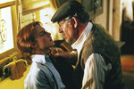 <b>“Способный ученик” (1998)</b>
<br><br>
В основу сценария картины легла одноименная повесть Стивена Кинга из сборника “Четыре сезона”. Фильм рассказывает историю странных взаимоотношений американского школьника Тодда Боудена (Брэд Ренфро) и скрывающегося от возмездия нацистского преступника Курта Дюссандера (Иэн Маккеллен). Роль в “Способном ученике” принесла Маккеллену несколько престижных кинонаград, в том числе премию “Сатурн”, и дружбу с режиссером Брайаном Сингером, который позже пригласит актера сняться в блокбастере “Люди Икс”.
