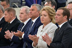 Председатель правительства РФ Дмитрий Медведев, председатель Совета Федерации РФ Валентина Матвиенко, председатель Государственной Думы РФ Вячеслав Володин, председатель Конституционного суда РФ Валерий Зорькин, председатель Верховного суда РФ Вячеслав Лебедев и генеральный прокурор РФ Юрий Чайка (справа налево) на церемонии вручения президентом РФ Владимиром Путиным Государственных премий за 2018 год