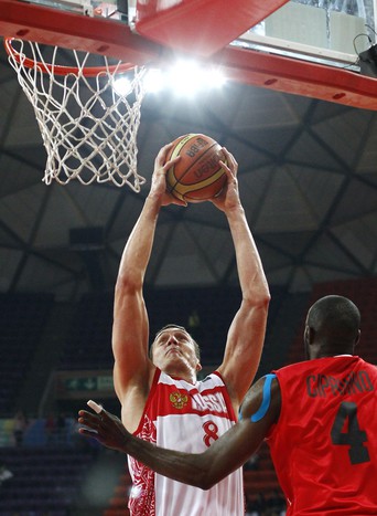 Бросок Александра Кауна и пустые трибуны дворца спорта в&nbsp;Кракасе