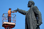 Мойка памятника Ленину в городе Иваново