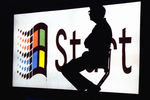Билл Гейтс во время презентации операционной системы Windows 95