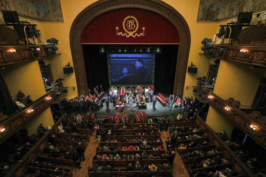 На&nbsp;церемонии прощания с&nbsp;художественным руководителем Ярославского театра драмы, режиссером и актером Сергеем Пускепалисом в&nbsp;Ярославском театре драмы имени Ф. Волкова, 22&nbsp;сентября 2022&nbsp;года
