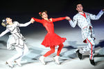 Татьяна Волосожар, Екатерина Гордеева и Максим Траньков в&nbsp;ледовом шоу Ильи Авербуха &laquo;Алиса в&nbsp;стране чудес&raquo;, 2017&nbsp;год
