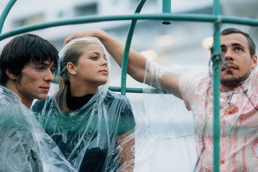 Ирина Пегова, Павел Баршак и Евгений Цыганов в&nbsp;фильме &laquo;Прогулка&raquo; (2003)